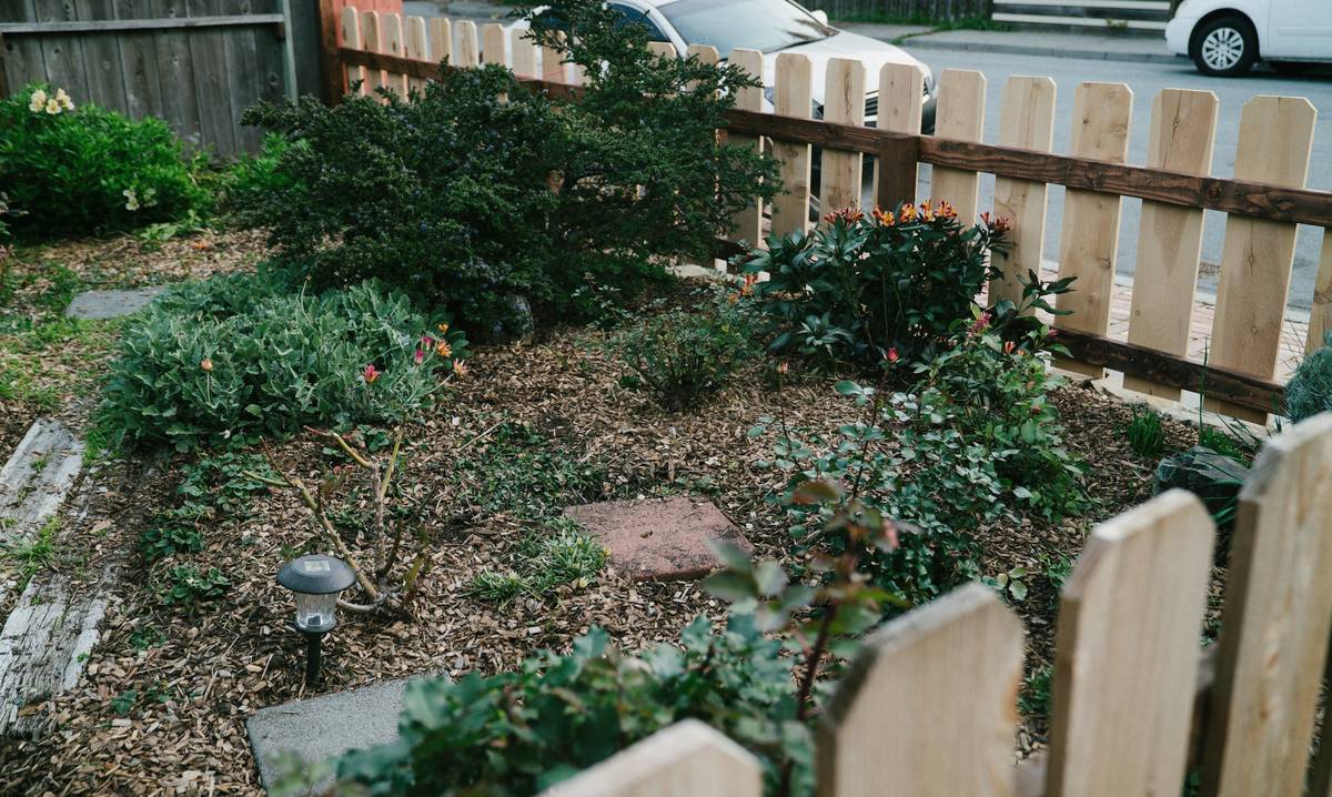 Rustic stone and timber hybrid garden fence ideas australia for sloped terrain